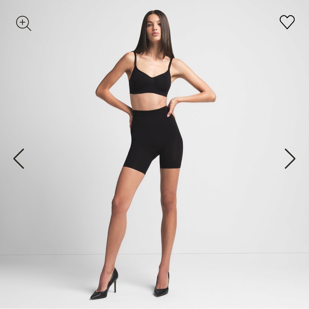 SKIMS Everyday Sculpt Bralette in Onyx